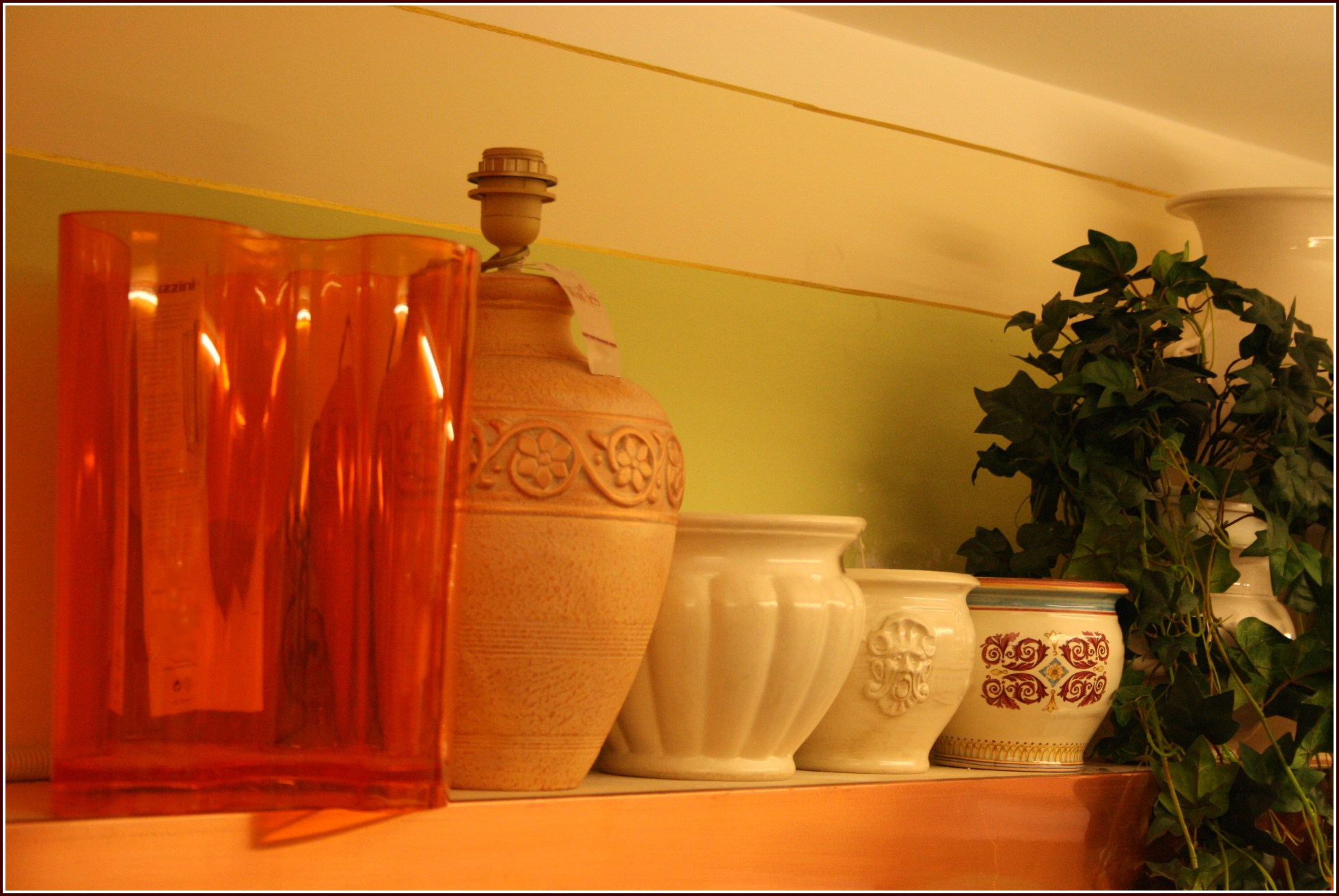 Vasi e vasetti di tutte le dimensioni e di tutti i colori, la tognana, guzzini